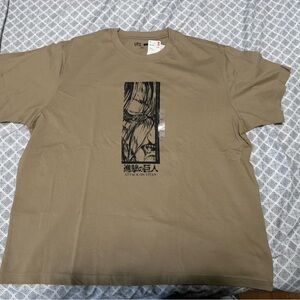 Attack on Titan x Uniqlo Tee shirt